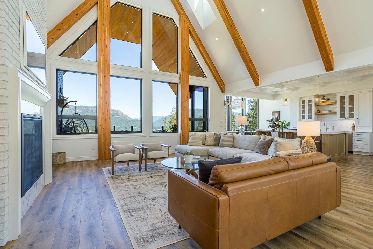 Twin Lakes Road Primary Suite